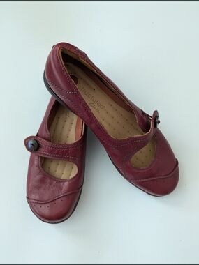 Clarks Unstructured Women's Mary Jane Flats in Burgundy Red Leather - 11M